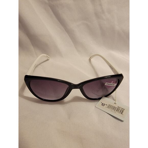 Piranha Lily Glossy Black Cat Eye Womens Sunglasses Black Frame White Arms 62180 - Picture 1 of 6